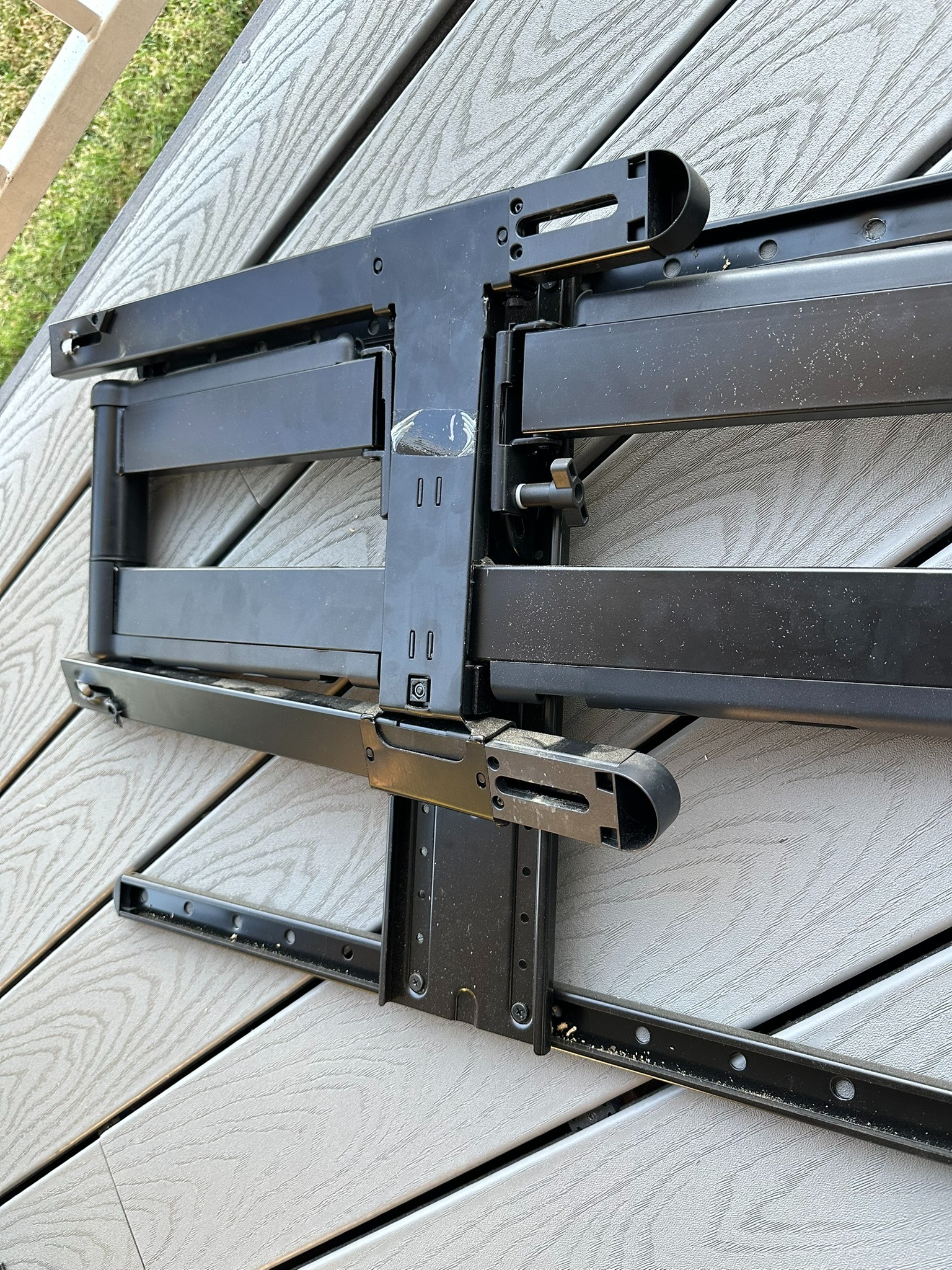 Mount hardware